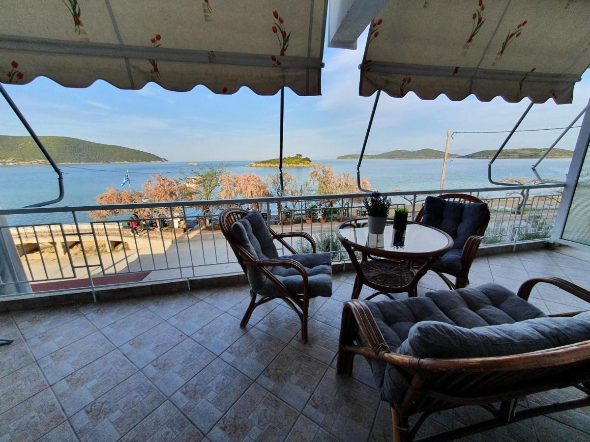 Θέα Μπροστά Στη Θάλασσα Apartment Nea Peramos  Exterior photo